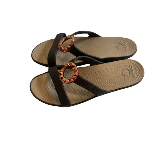 NWOT Womens Size 10 Crocs Brown Sandals Rose Gold Studded Oval Accents Slip-On - Picture 2 of 7